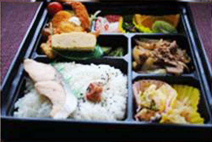 幕の内弁当  700円