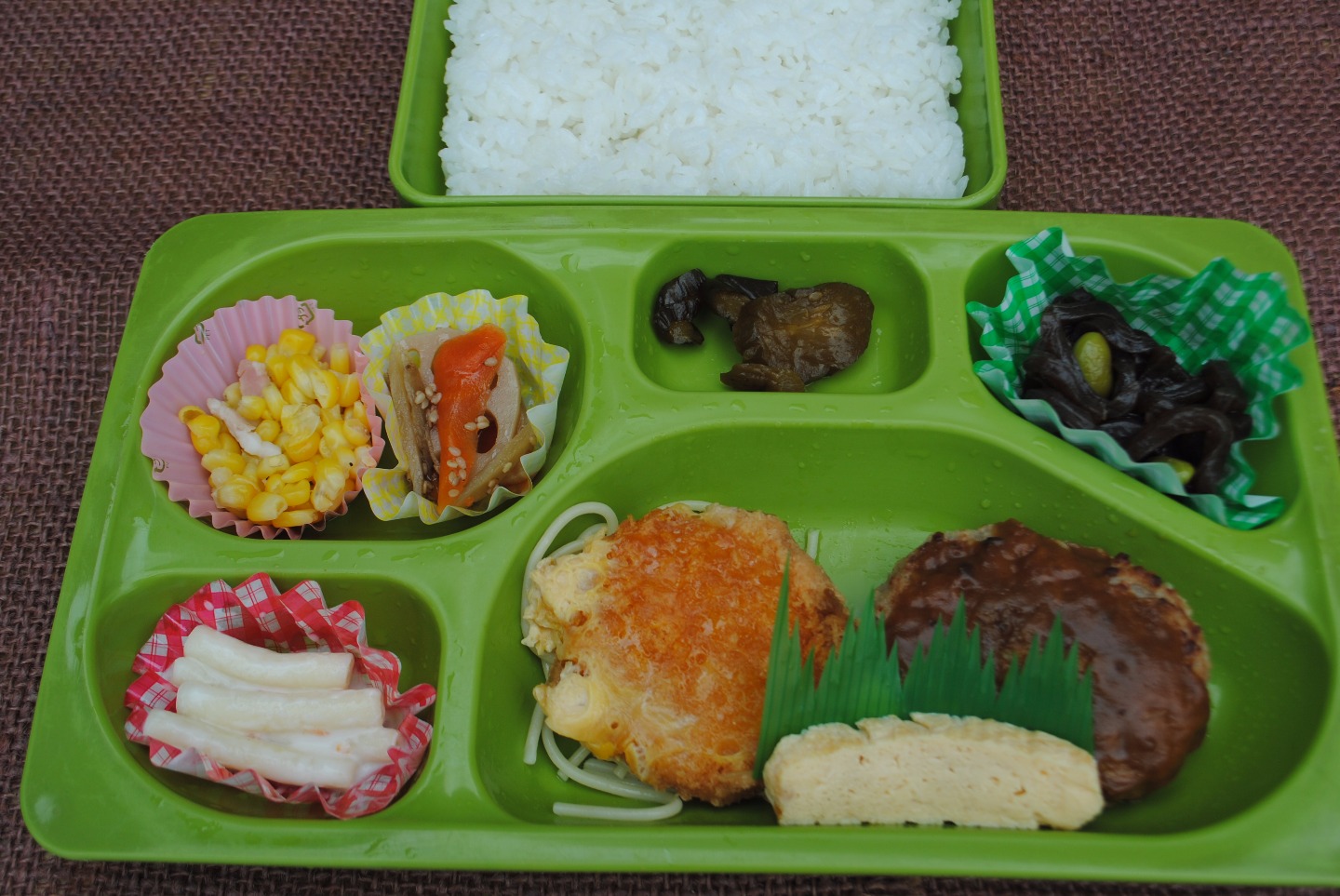 B　イカフライと回鍋肉弁当
