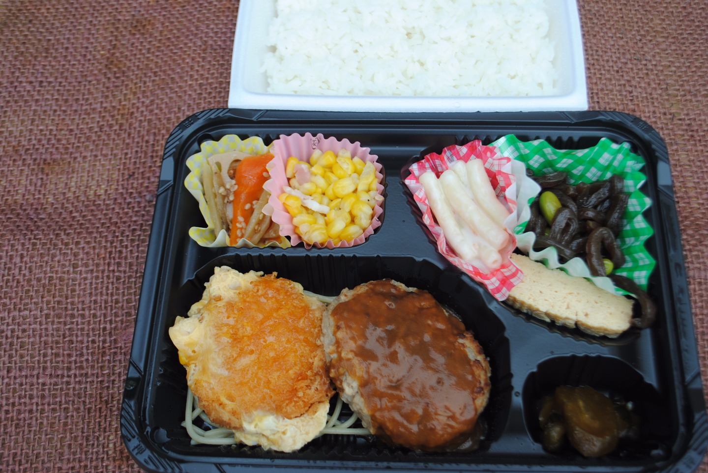 B　イカフライと回鍋肉弁当