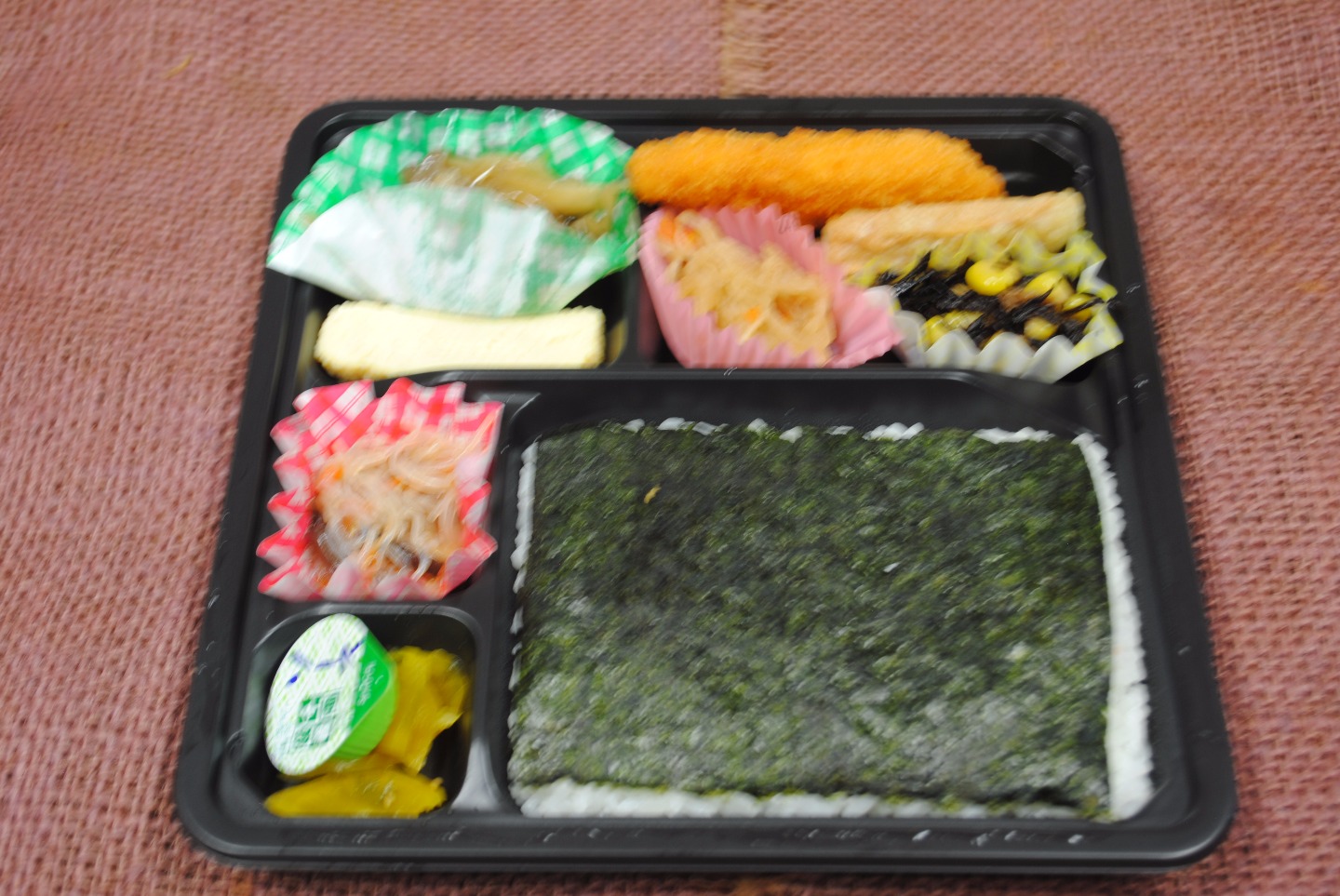 A 　ひじきご飯弁当（筑前煮）