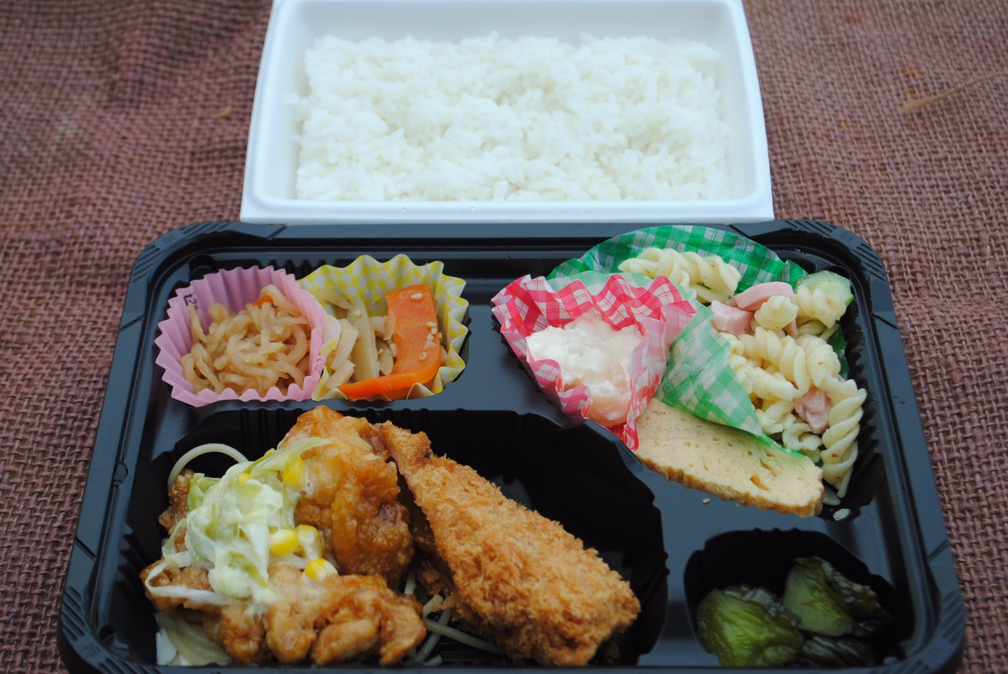 B　イカフライと回鍋肉弁当