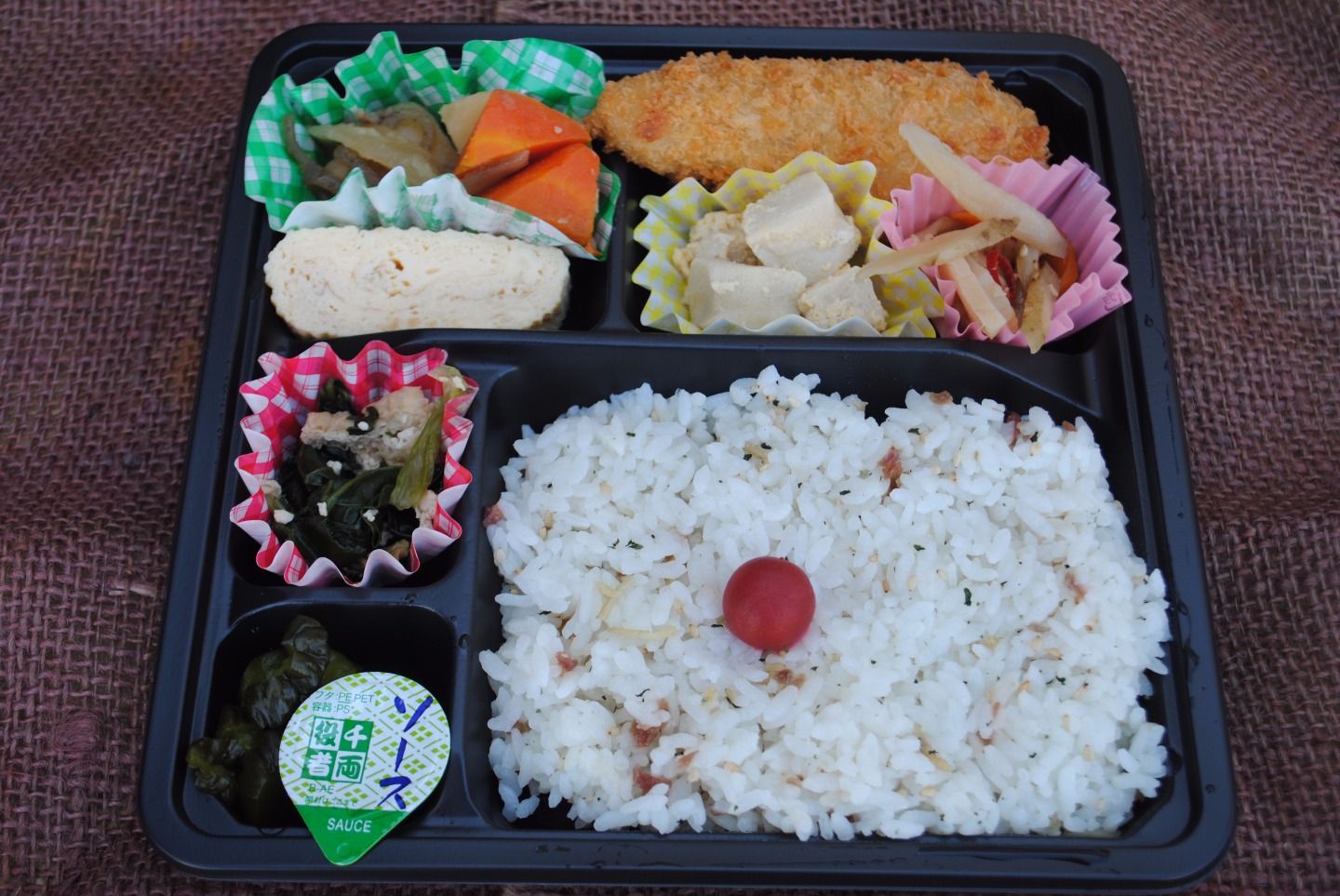 A　梅じゃこご飯弁当（おでん風煮）