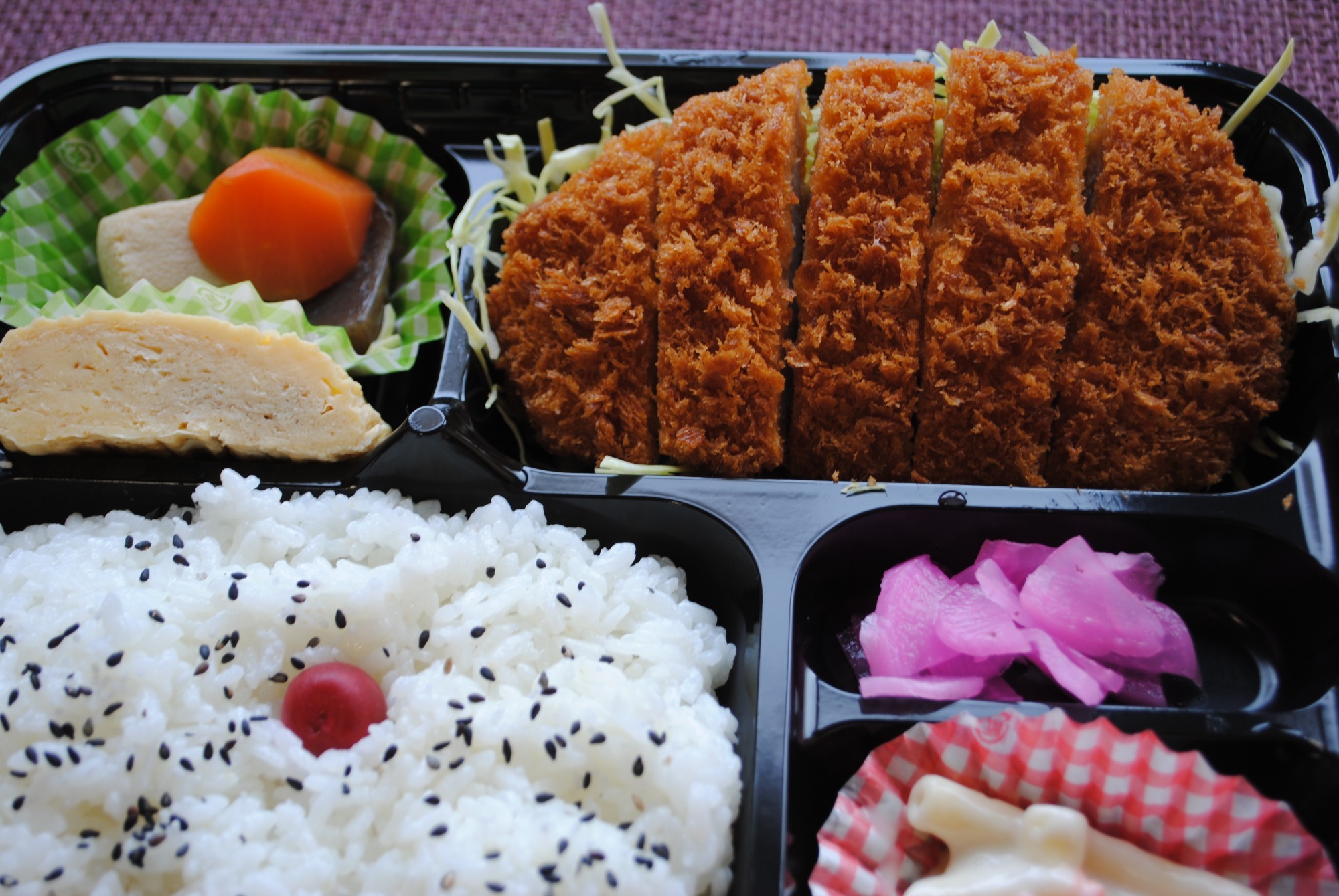 C　ロースカツ弁当 470円